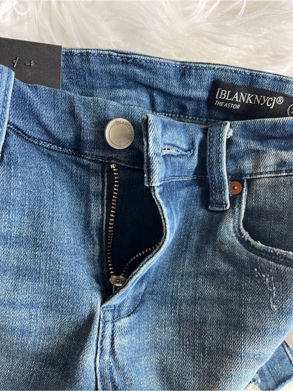 🆕 BlankNYC The Astor Cut Off Shorts Distressed Denim Blue jeans Size 25 - Picture 4 of 14